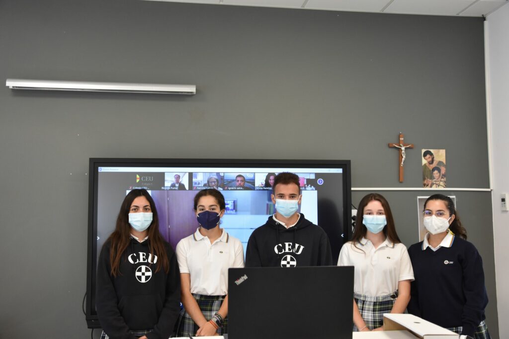Alumnos de 4º de ESO del Colegio CEU San Pablo Sevilla participan en la ...