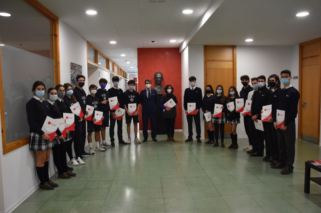 Alumnos de Bachillerato del Colegio CEU San Pablo Sevilla conocen mejor ...