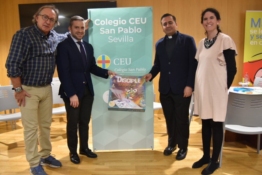 Representación institucional del Colegio CEU San Pablo Sevilla y equipo Disciple antes de iniciar el concurso.