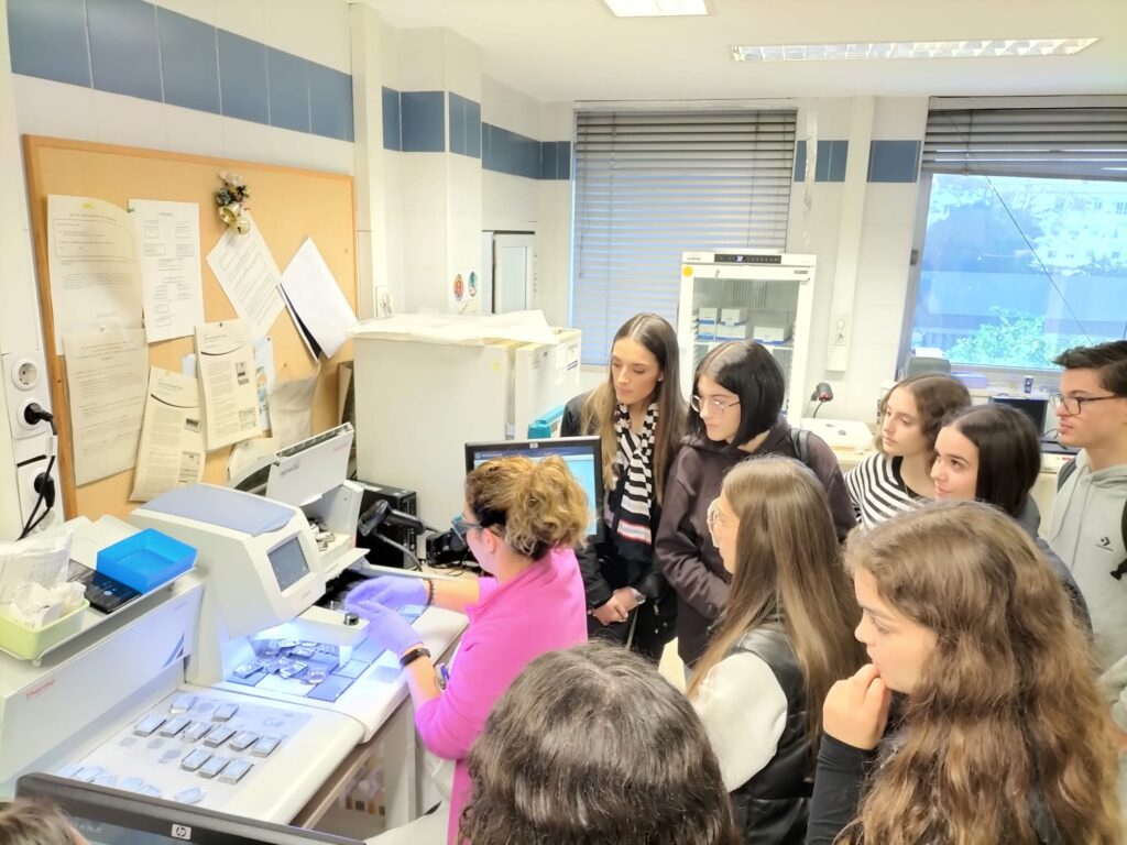 El Ciclo de FP Superior en Anatomía Patológica y Citodiagnóstico del Centro de Estudios Profesionales CEU visita el Hospital Virgen del Rocío de Sevilla
